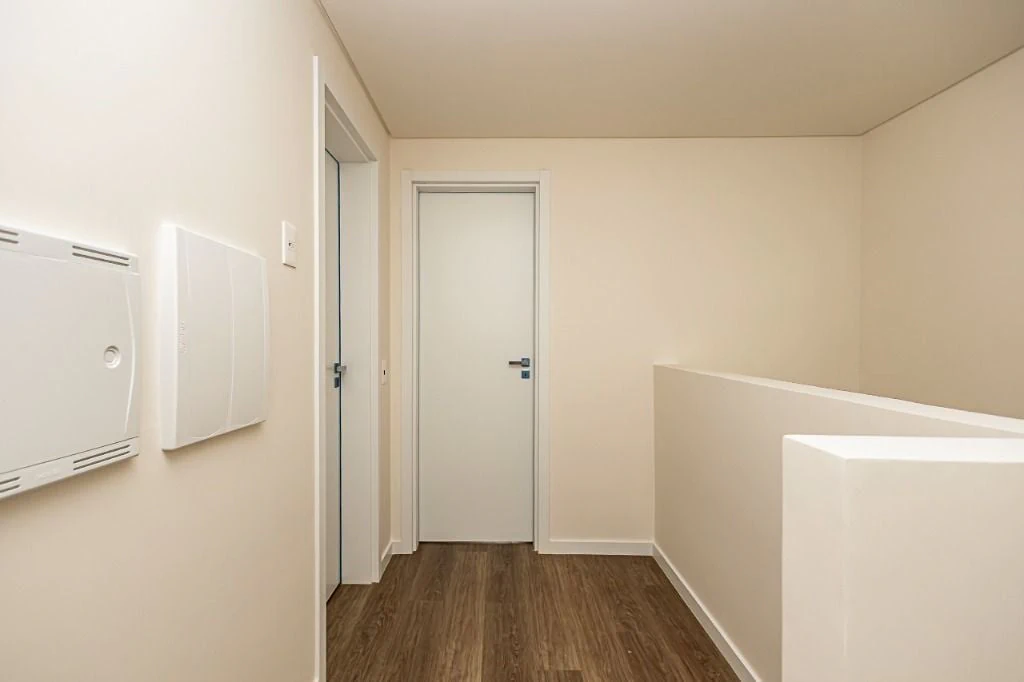 Floor-to-ceiling windows in a 3-bedroom house, 137 m² — photo 17