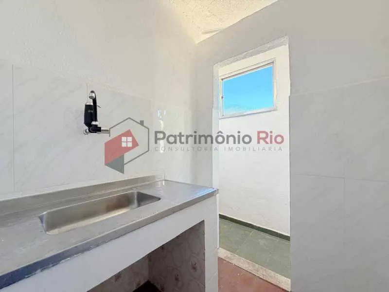 1-bedroom apartment with a compact kitchenette — photo 4