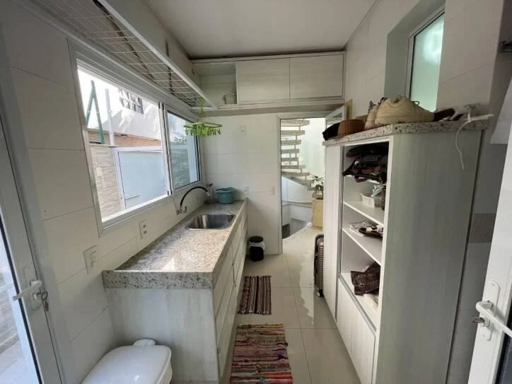 Ventanales de piso a techo y 4 dormitorios: casa de 400 m² — photo 2