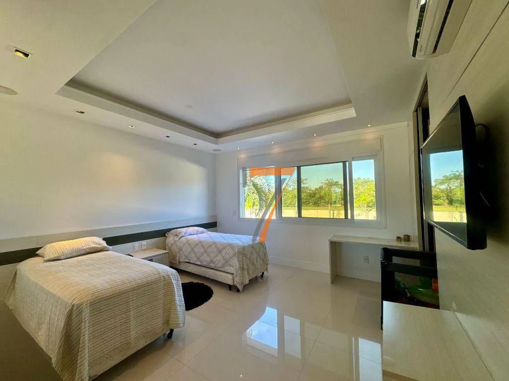 Furnished house with 8 bedrooms and 11 bathrooms — photo 32