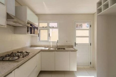 3-bedroom townhouse with 3 baths and 125 m² in a gated condo — photo 3