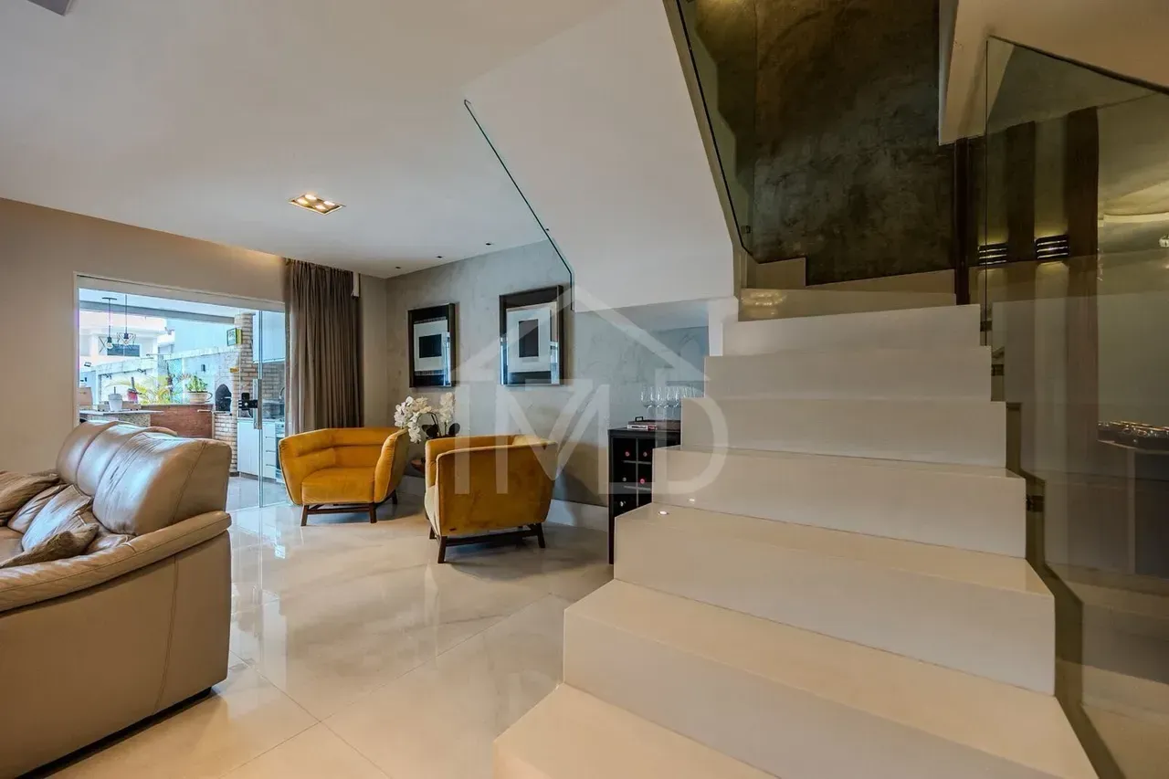 Furnished house with 5 bedrooms and an open-plan kitchen — photo 9