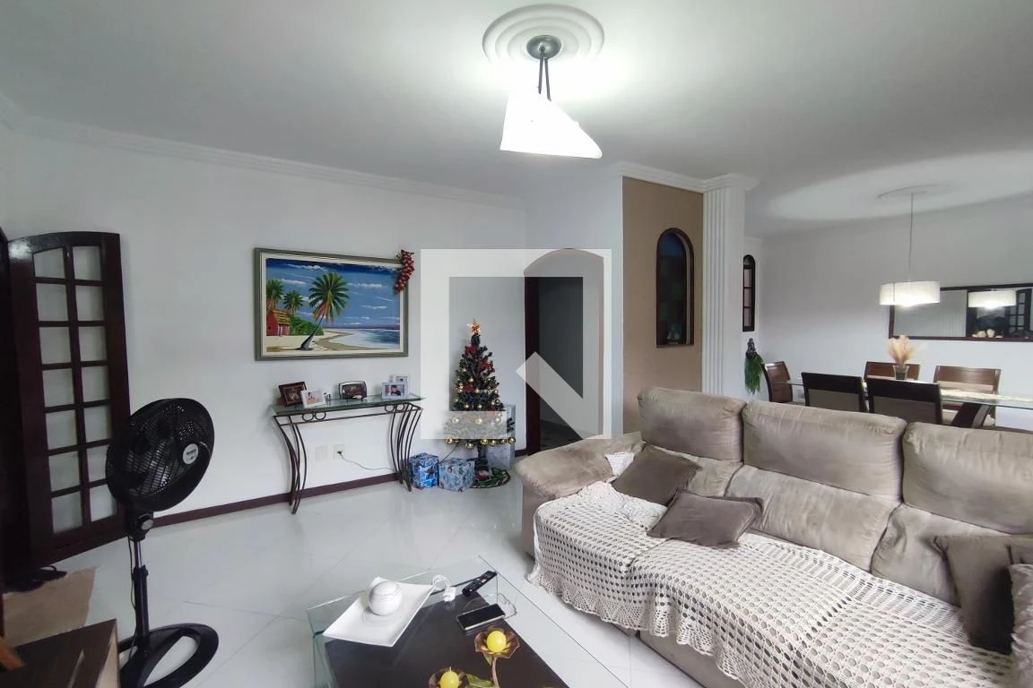 House with 3 bedrooms and a private backyard — photo 15