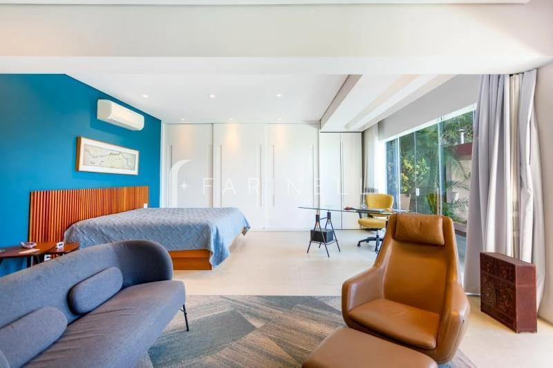 Furnished 1200 m² house with a balcony and 6 bedrooms — photo 3