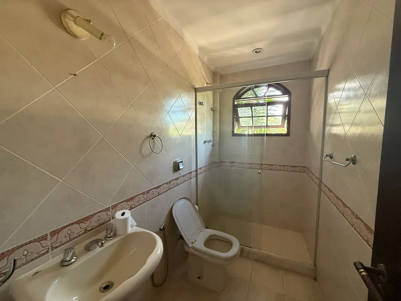 Casa mobiliada com 4 quartos e 5 banheiros — photo 33