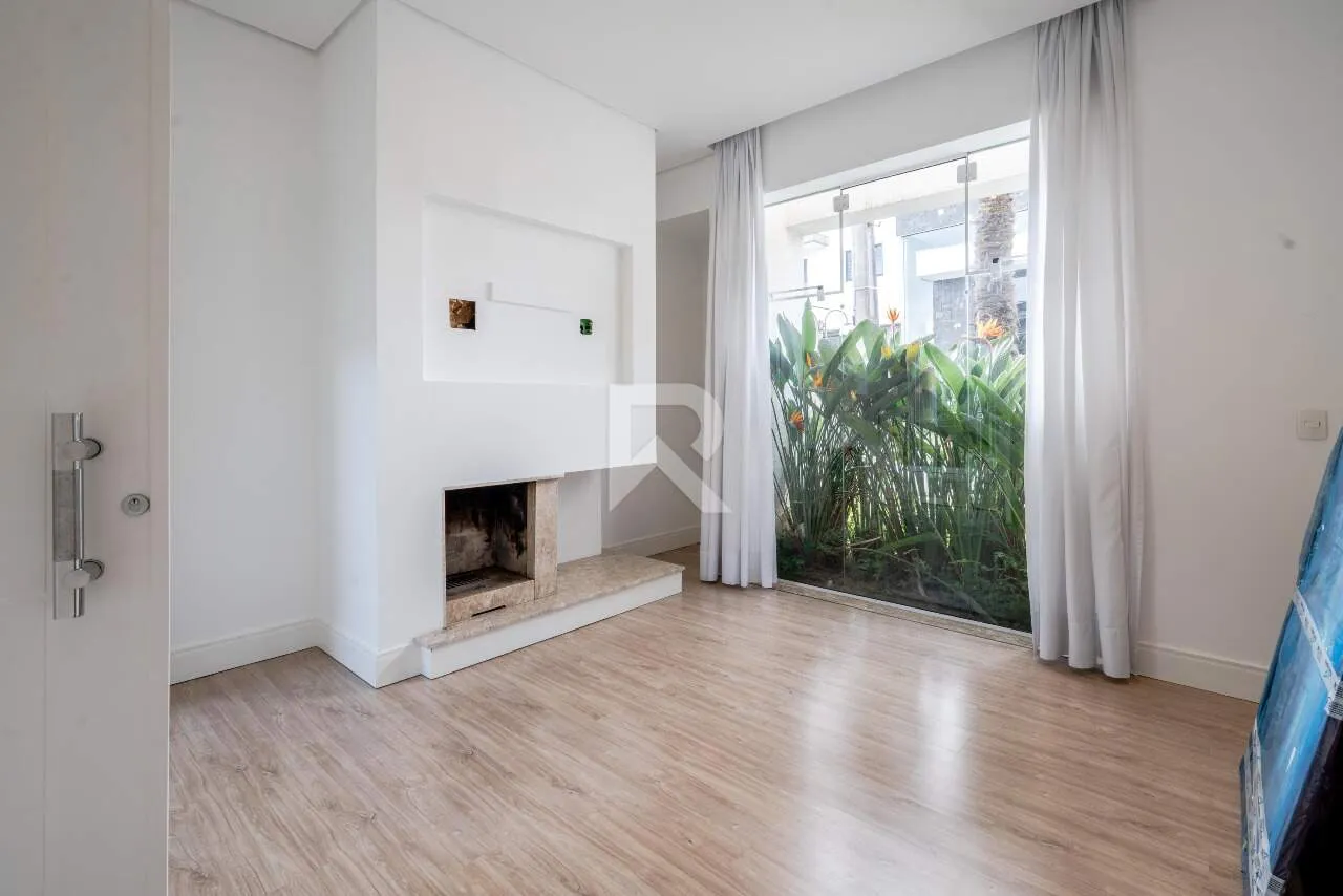 Furnished house with 4 en-suite rooms and 709 m² — photo 21