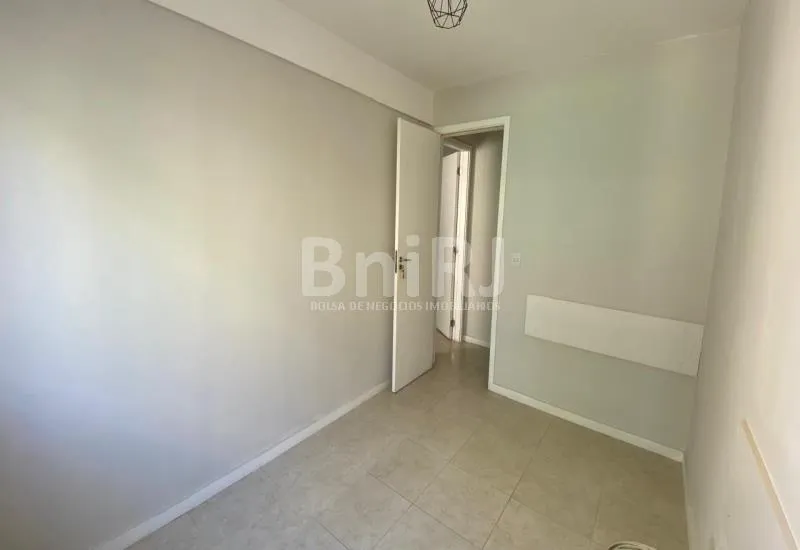 Unfurnished 2-bedroom apartment with a closed kitchen — photo 10