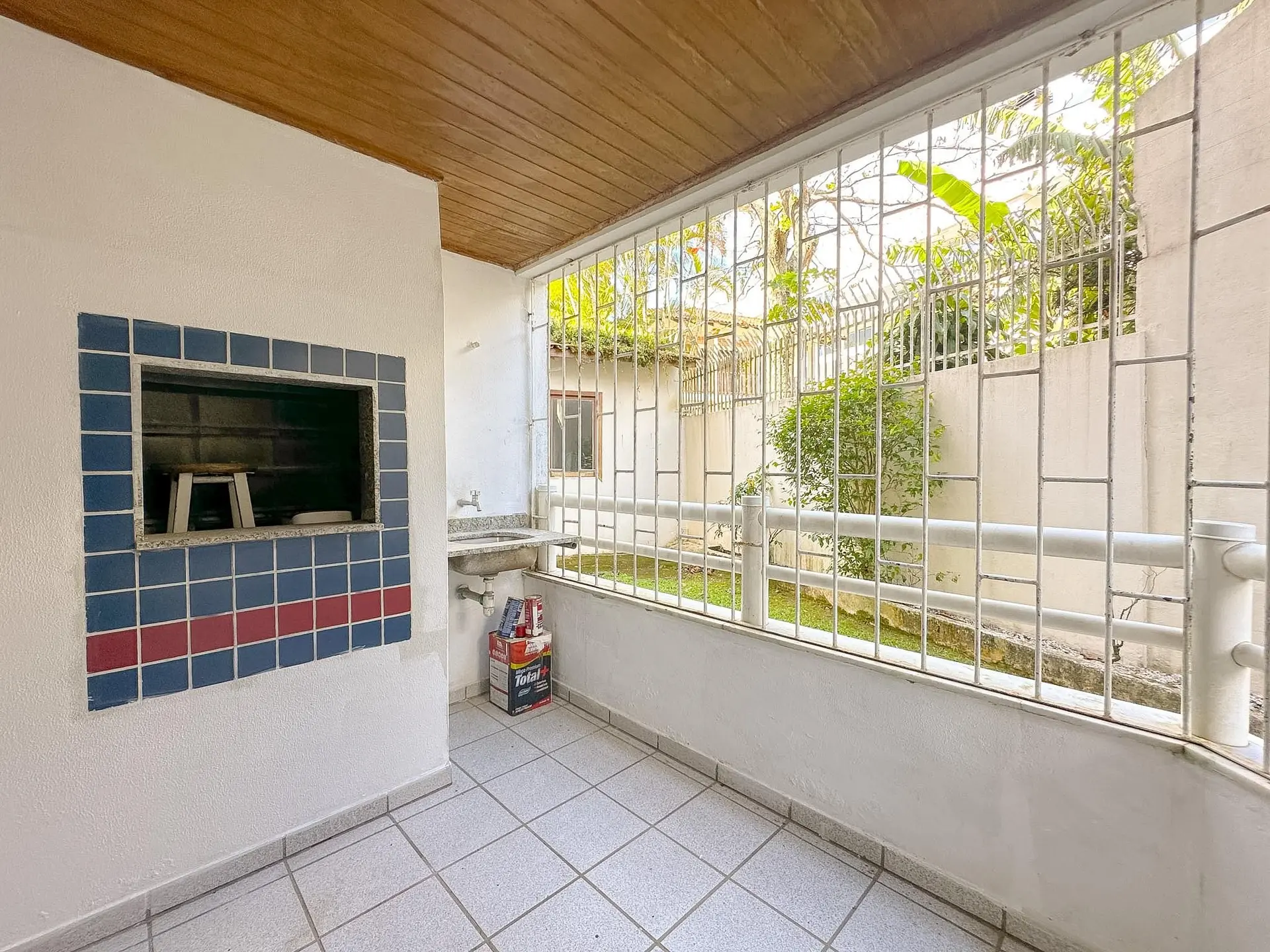 3-bedroom apartment with a grill on the balcony — photo 5