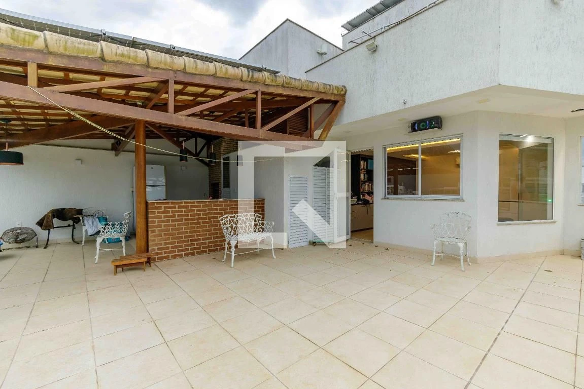Rental apartment with 4 bedrooms and a glassed-in balcony — photo 38
