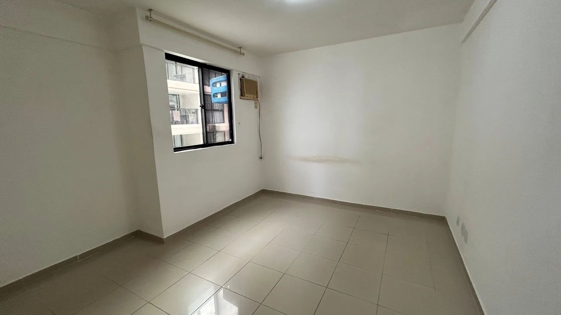 70 m² apartment with 2 bedrooms and laundry area — photo 8