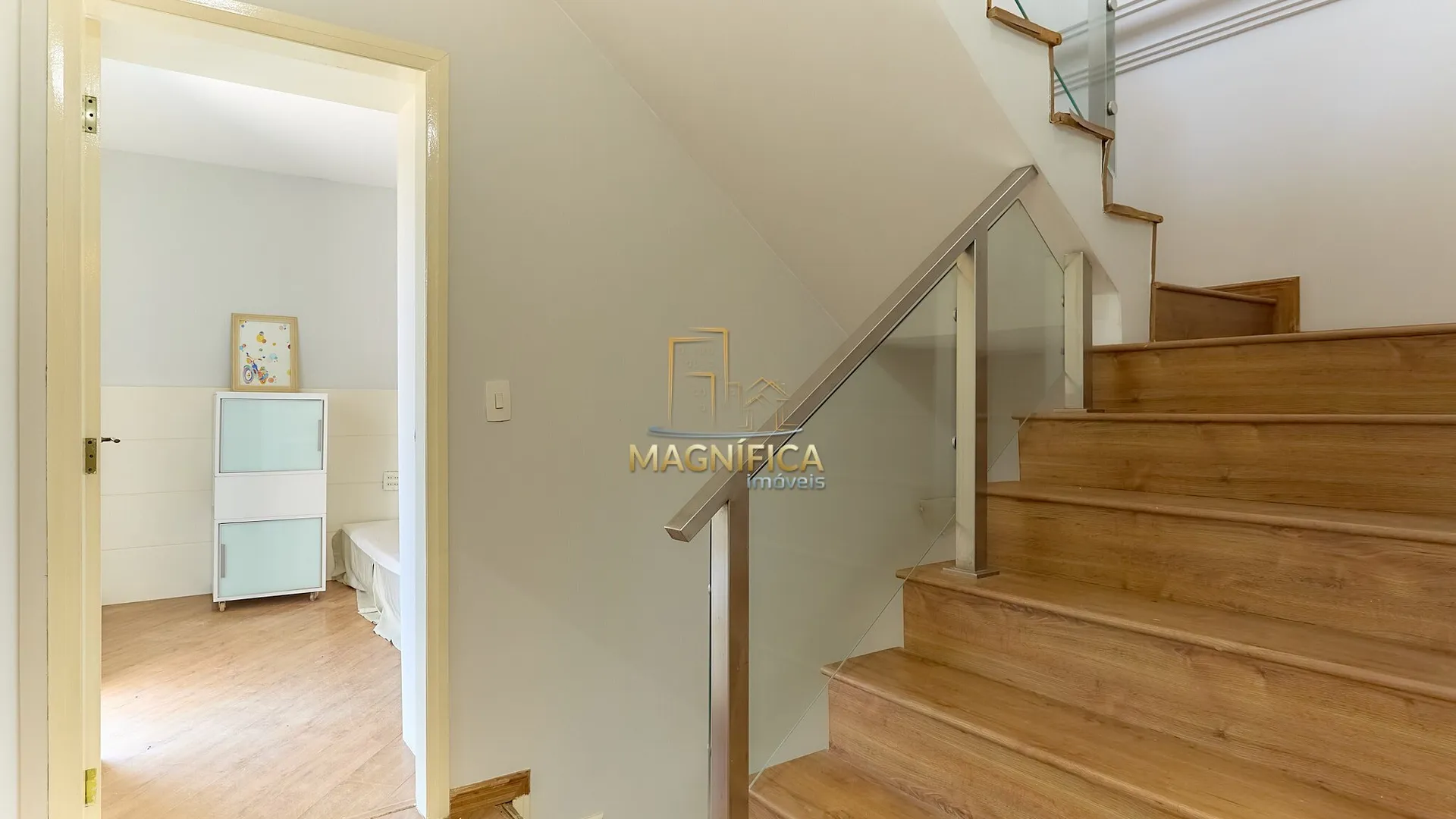 House with 4 bedrooms and 3 en-suite suites, 4 parking spaces — photo 43