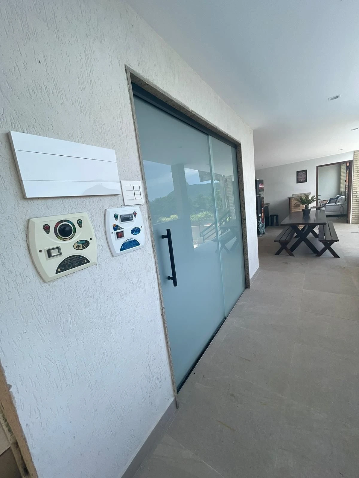 4-bedroom apartment with a grill on the balcony — photo 53