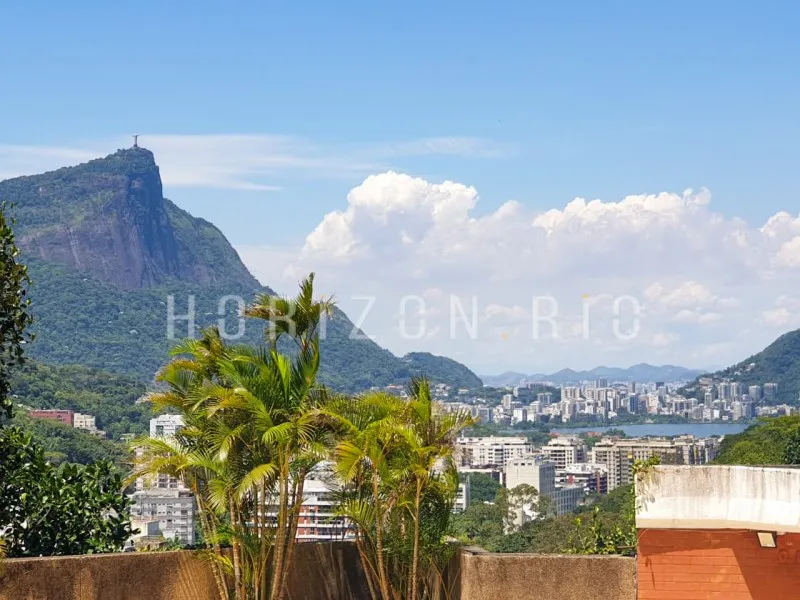 House, 800 m², with a mountain view — photo 2