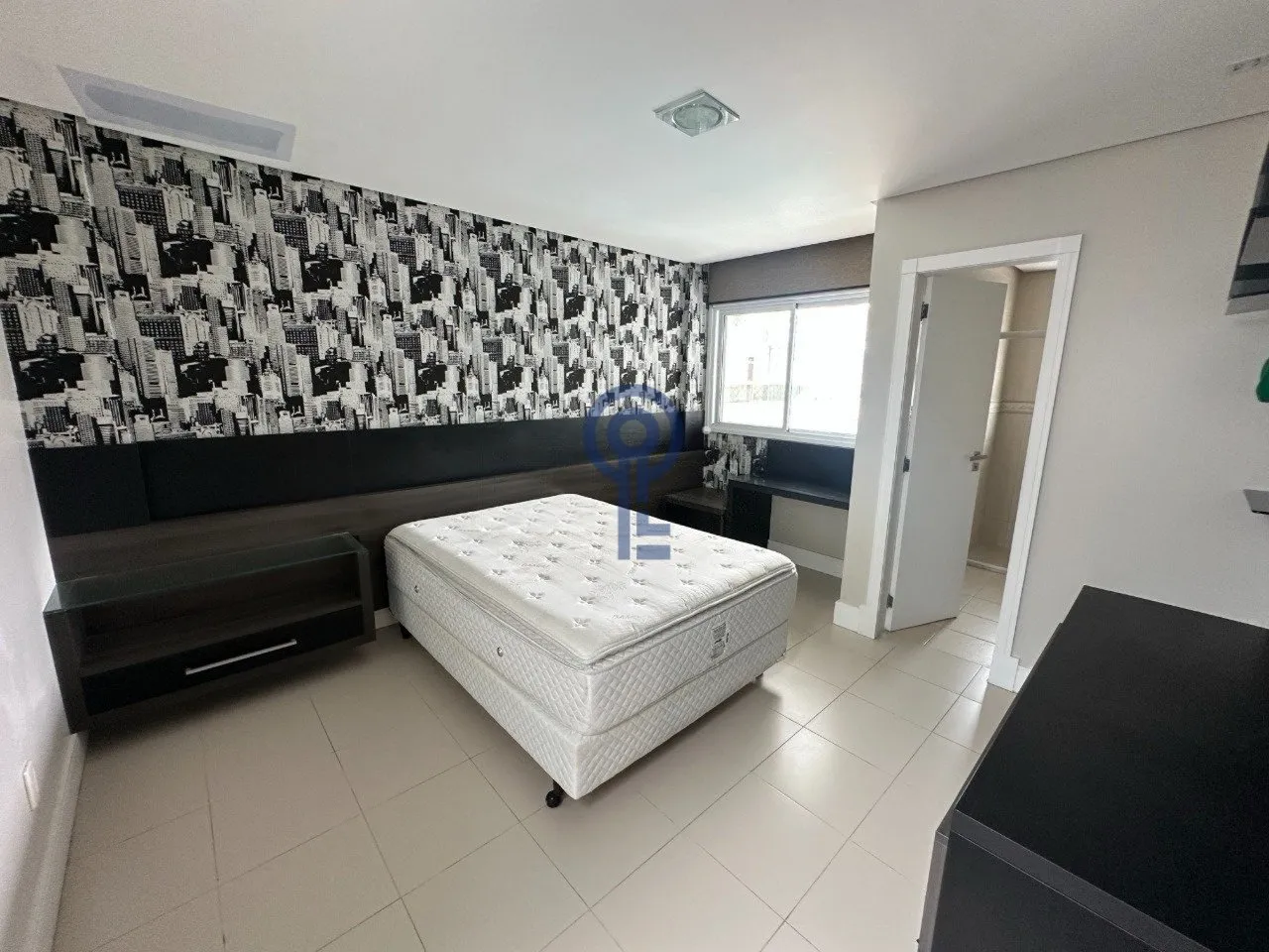 Cobertura com 4 suítes e 520 m²