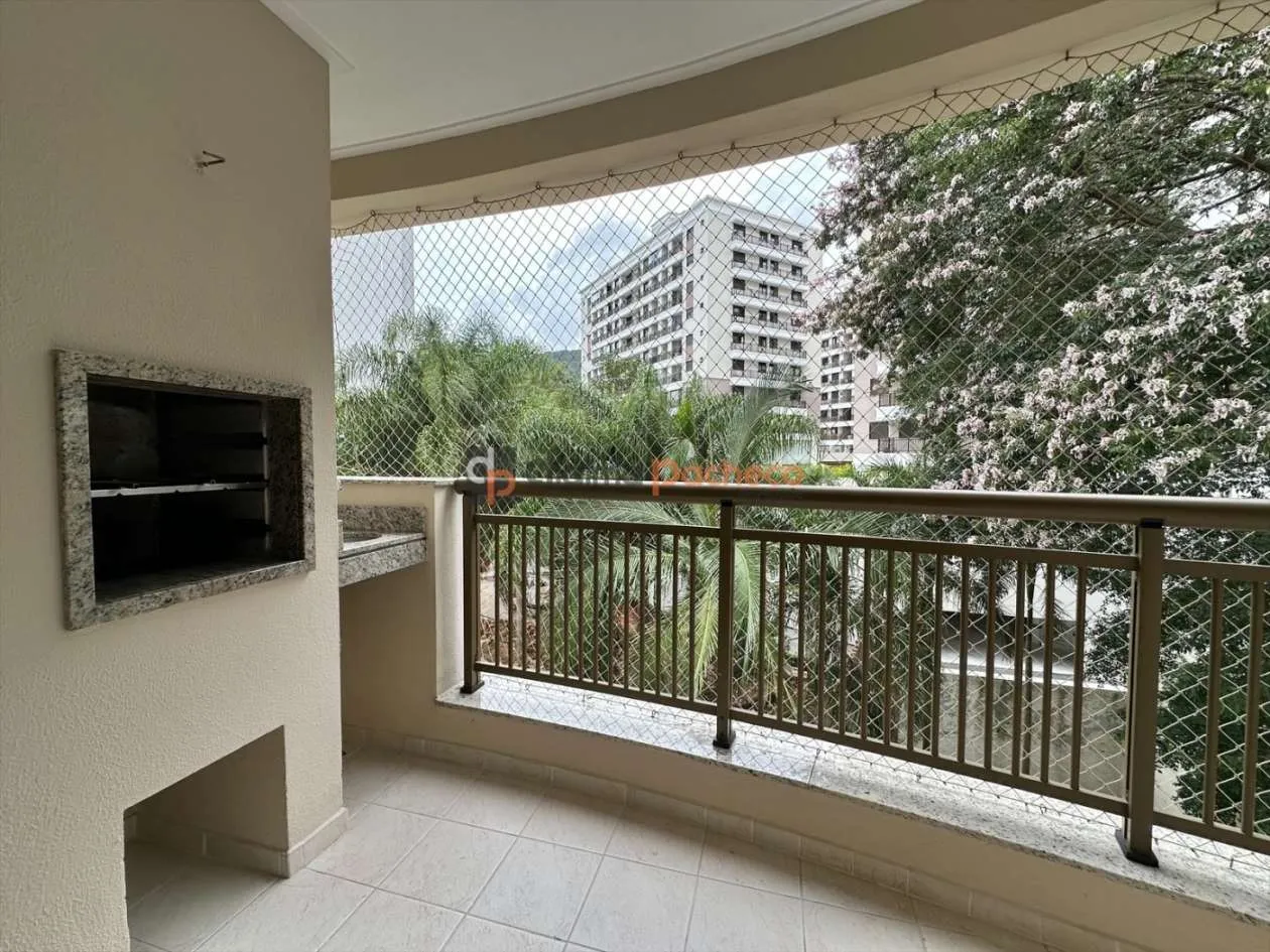 Balcony with a grill in a 2-bedroom apartment, 69 m² — photo 7