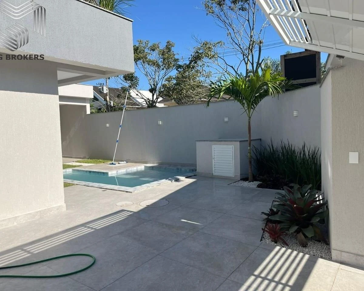 Casa com 220 m² e 4 suítes, 2 vagas de garagem — photo 12