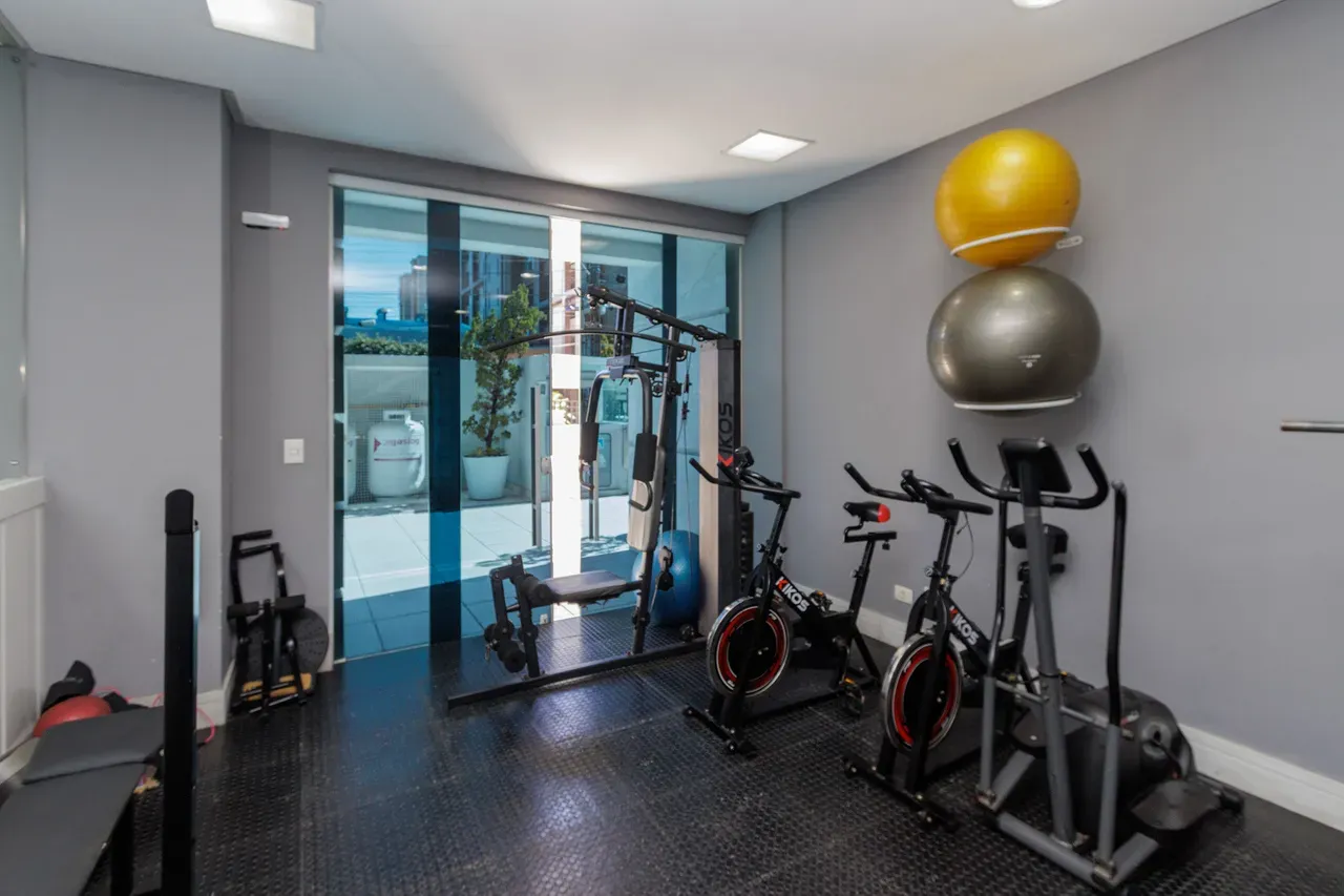One-bedroom apartment in a building with a coworking space — photo 8