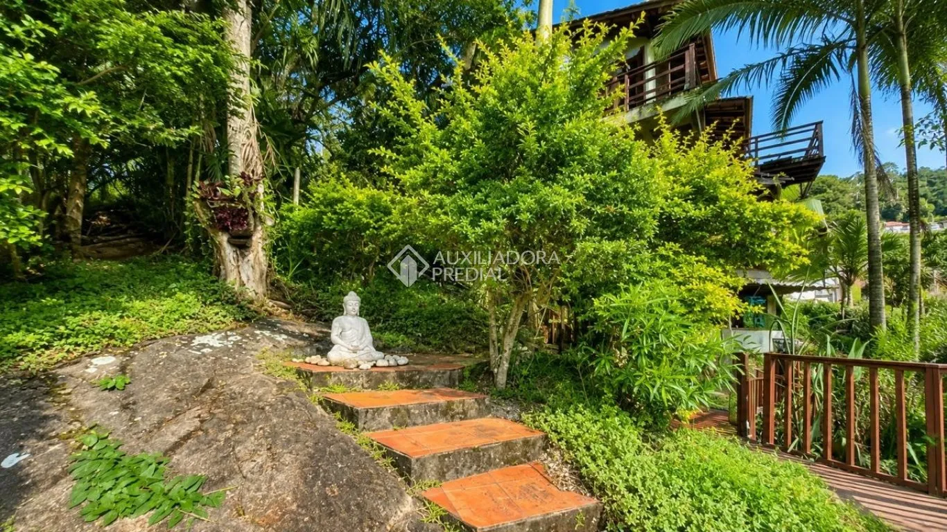 1-bedroom 30 m² apartment with a private garden — photo 12