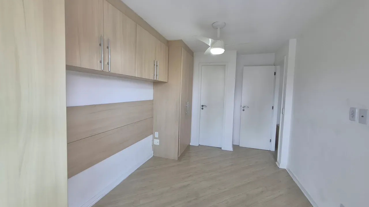 Apartment on the 6th floor with wood or laminate floors — photo 4