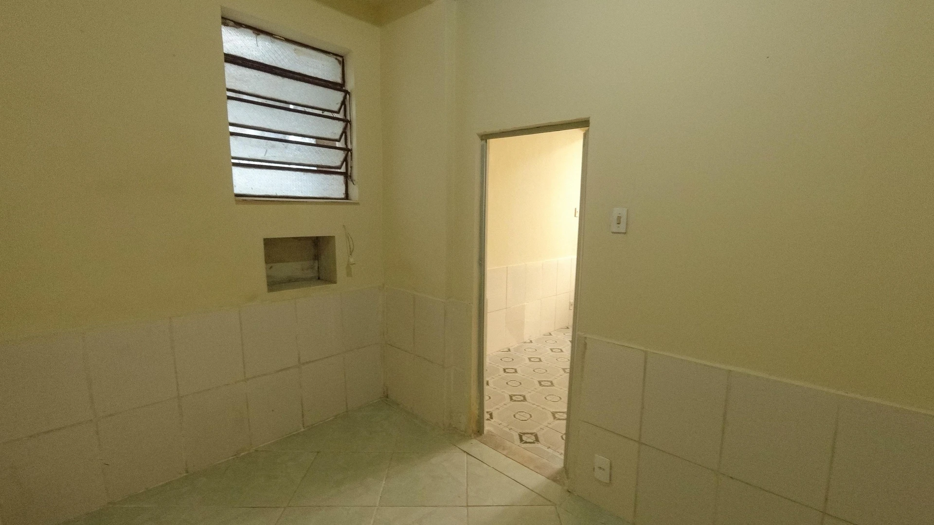 Unfurnished house with a balcony and private garden — photo 21