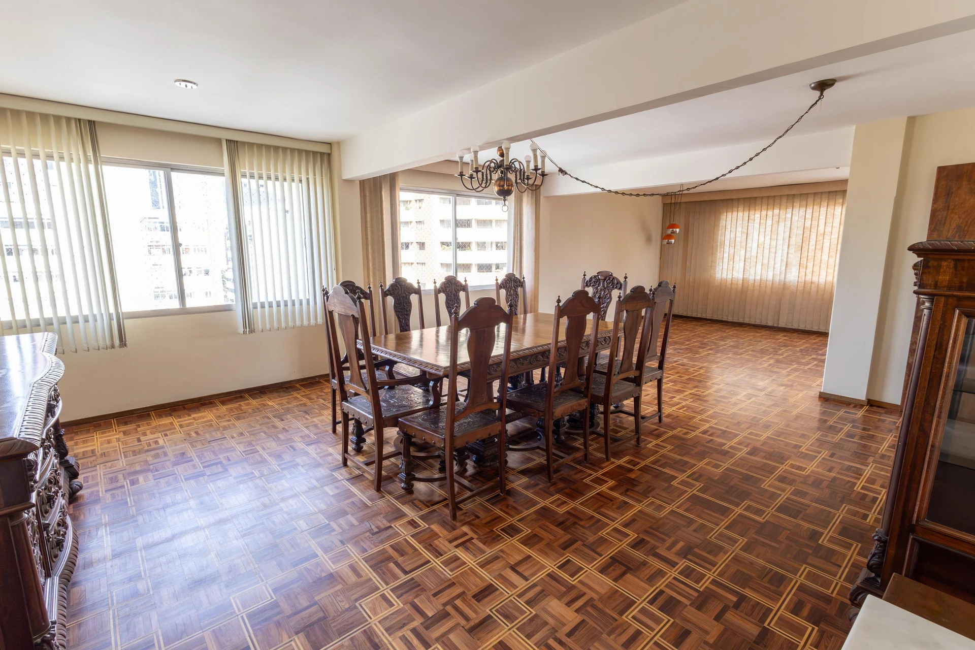 Furnished apartment, 283 m², with a glass-enclosed balcony — photo 61