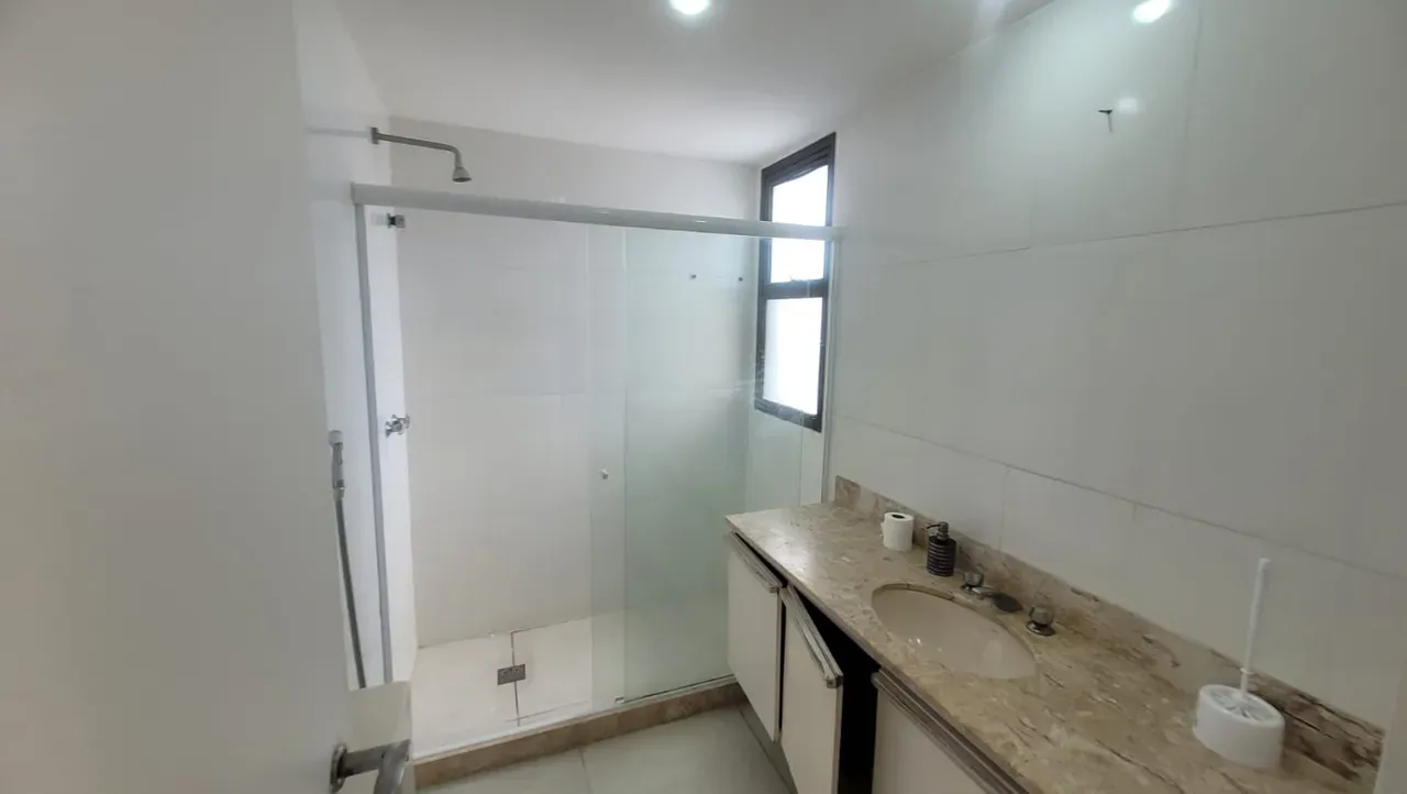 Park view in a 2-bedroom apartment, 105 m² — photo 17