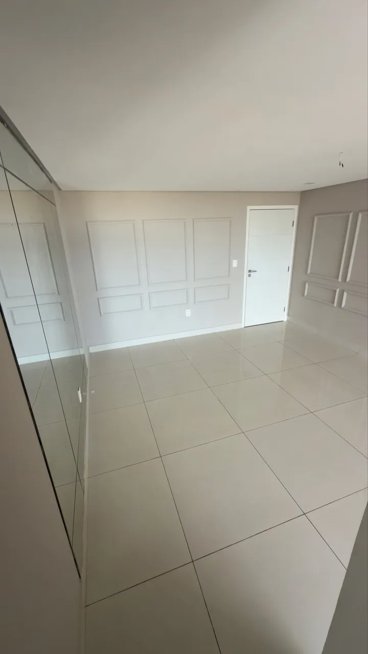 Apartamento semimobiliado com varanda envidraçada e 3 quartos