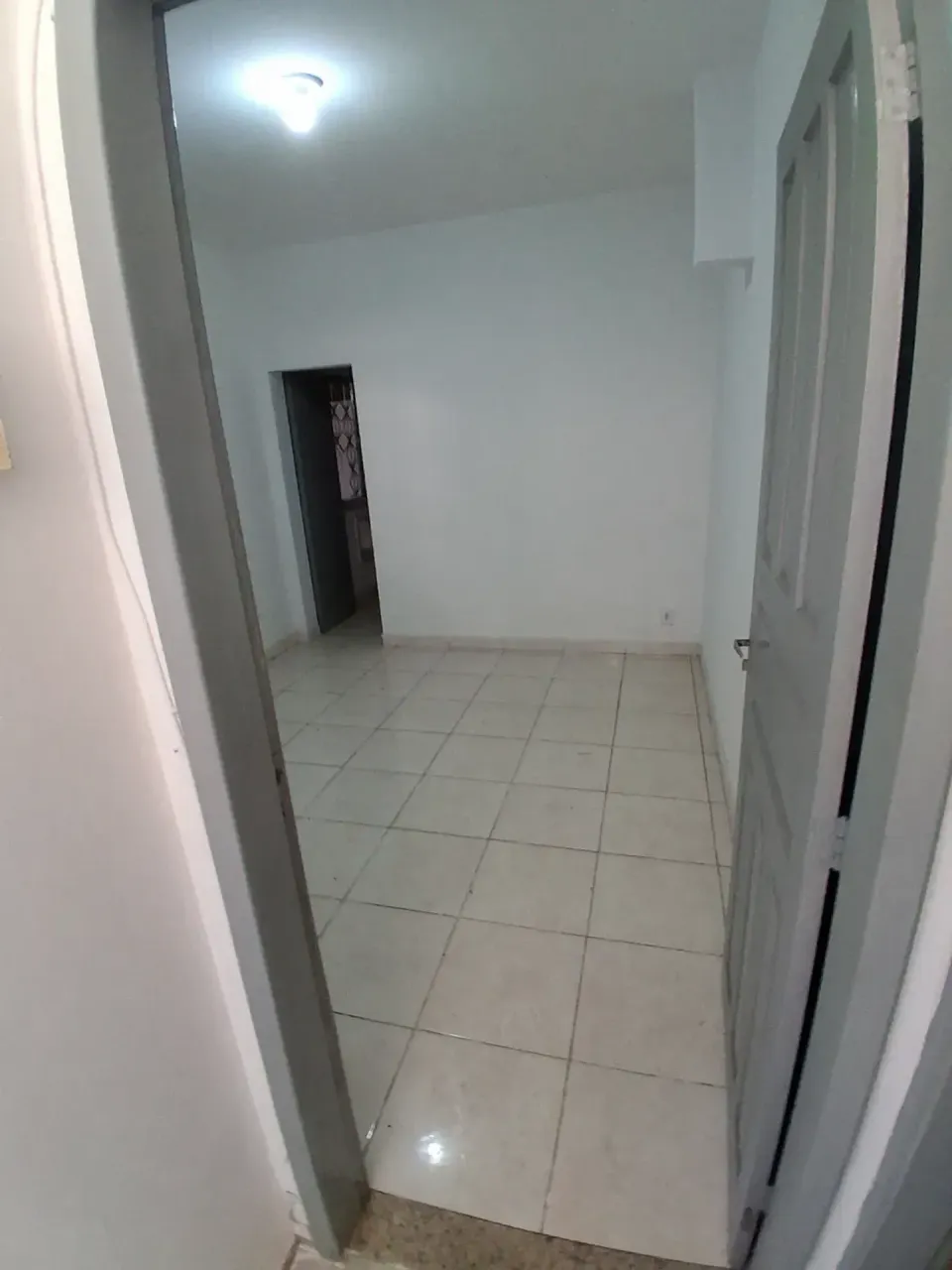 Unfurnished 1-bedroom 1-bath apartment, no parking — photo 8