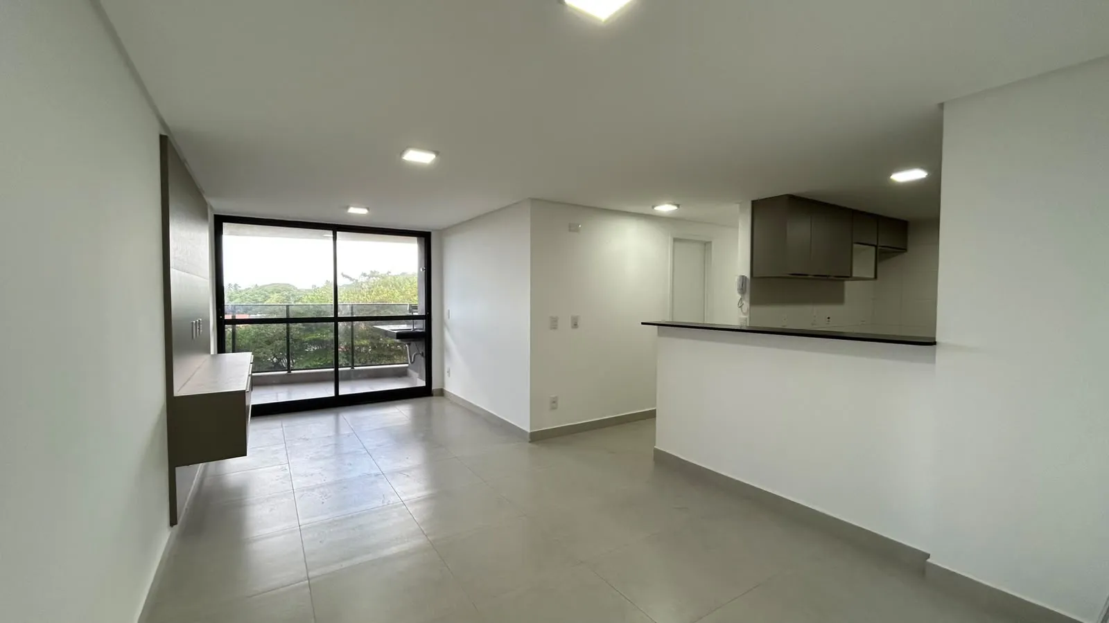 3-bedroom apartment with a grill on the balcony — photo 8