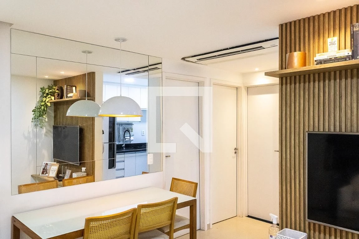Furnished apartment, 49 m², with floor-to-ceiling windows