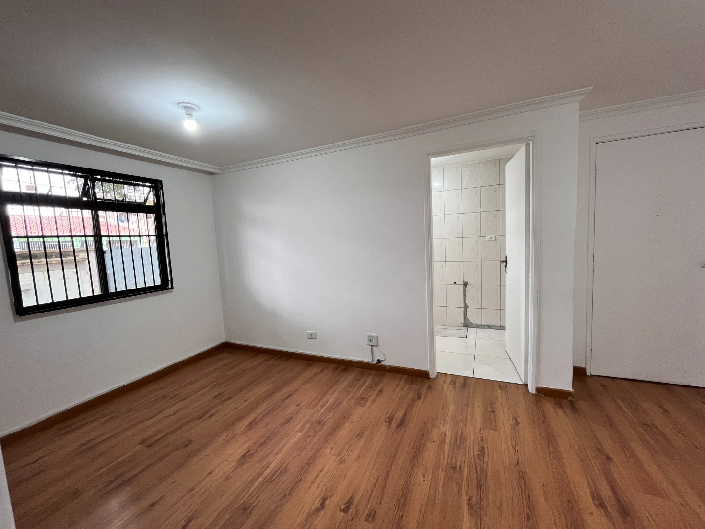 3-bedroom apartment with wood or laminate floors in Curitiba — photo 20