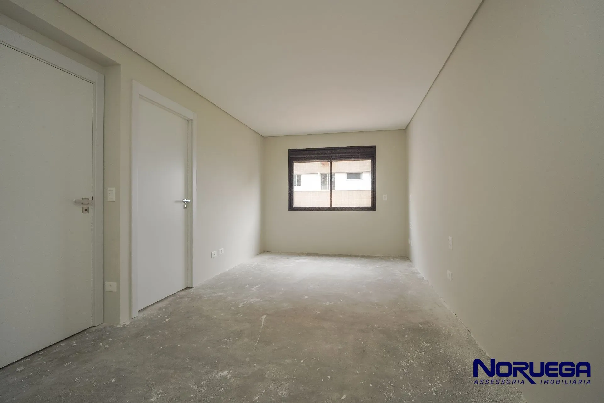 3-bedroom apartment with a glass-enclosed balcony — photo 21