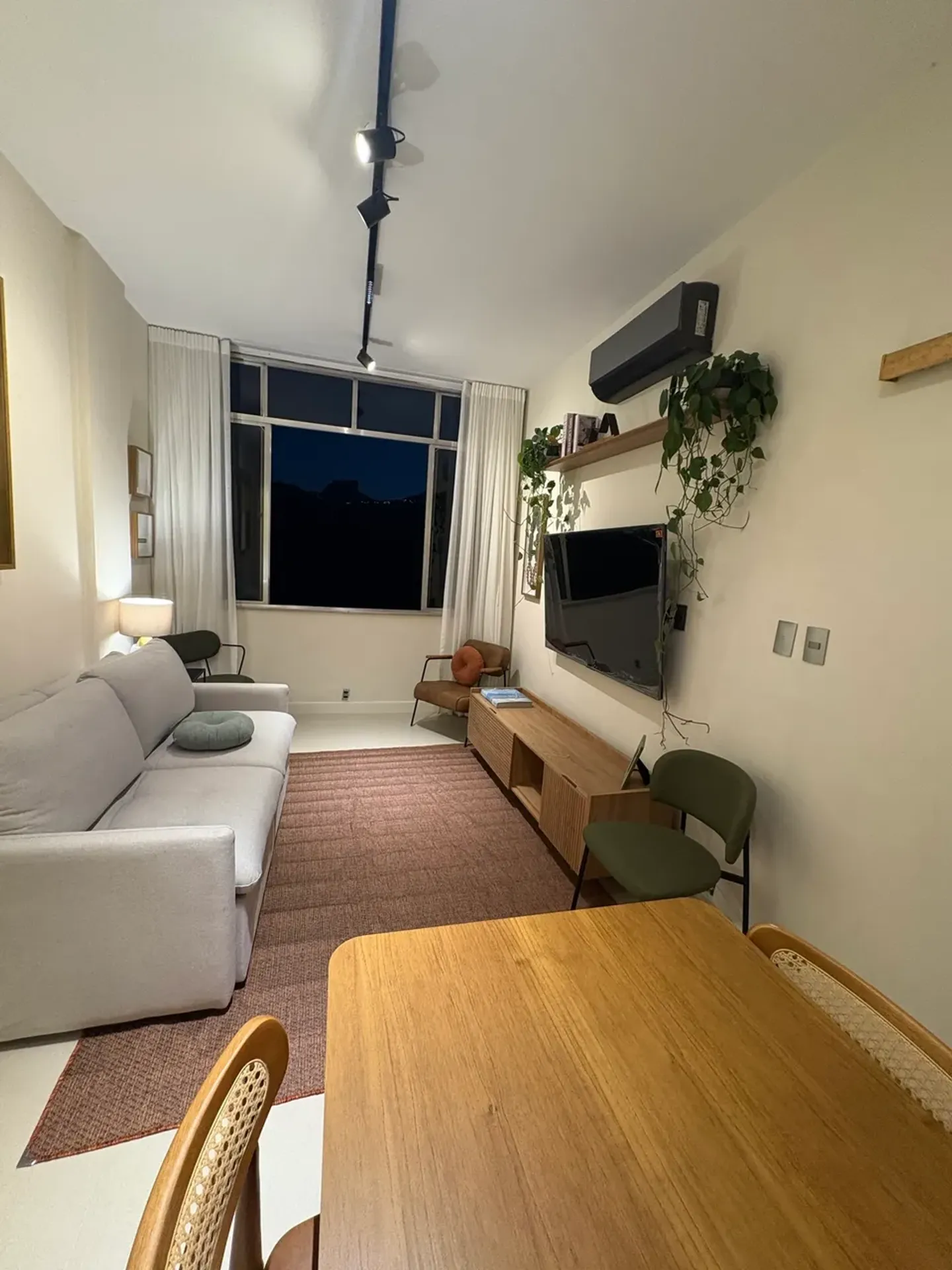 Furnished 2-bedroom apartment with 2 bathrooms — photo 23