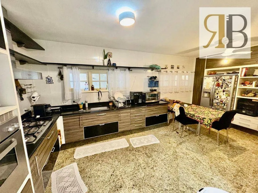 Furnished house with 5 bedrooms and 532 m² — photo 18