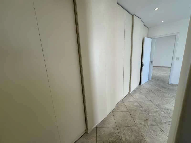 250 m² apartment with 4 bedrooms, 5 bathrooms and 3 parking — photo 22