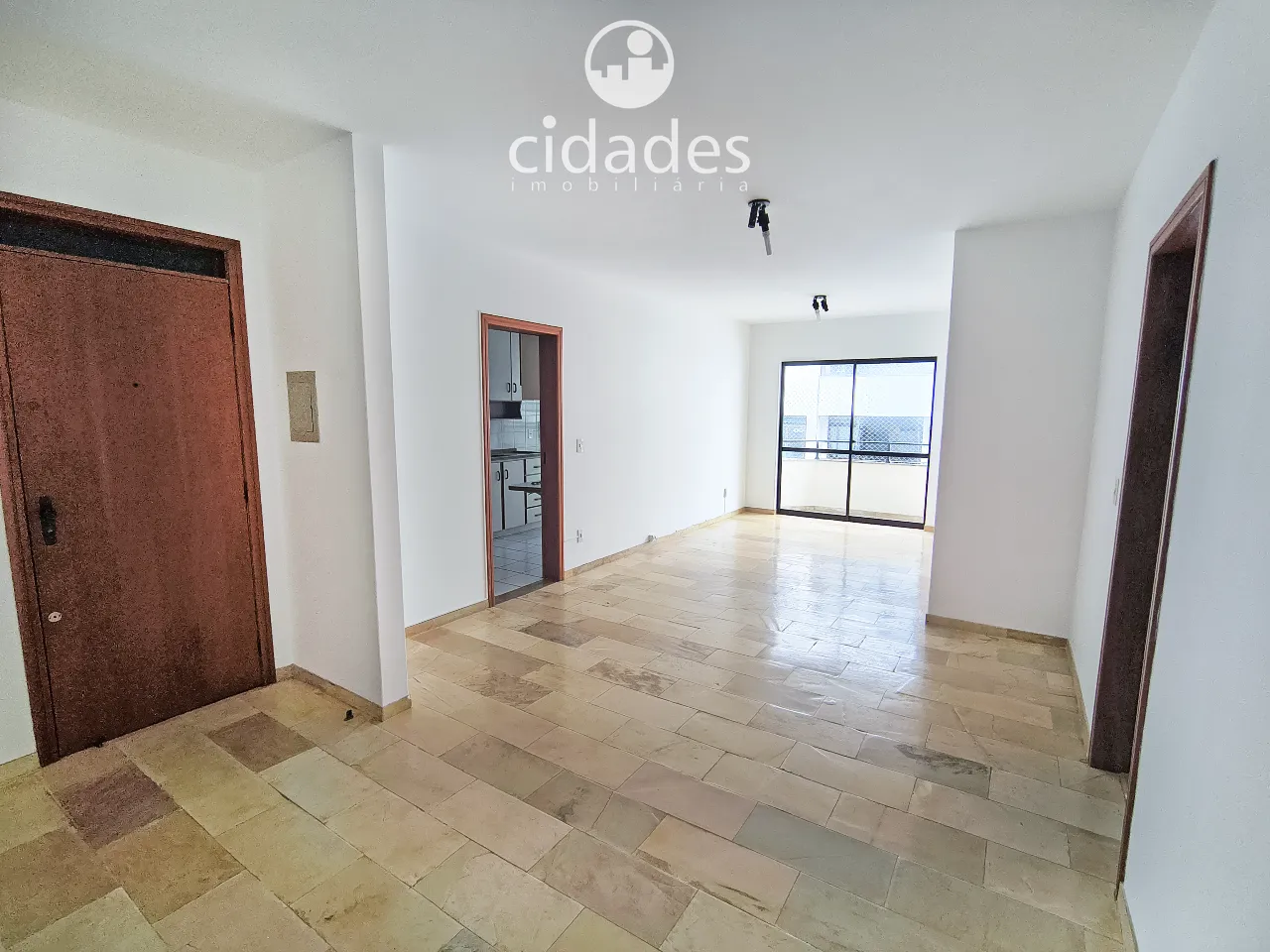 3-bedroom apartment, 1 with its own bathroom, 104 m² — photo 3
