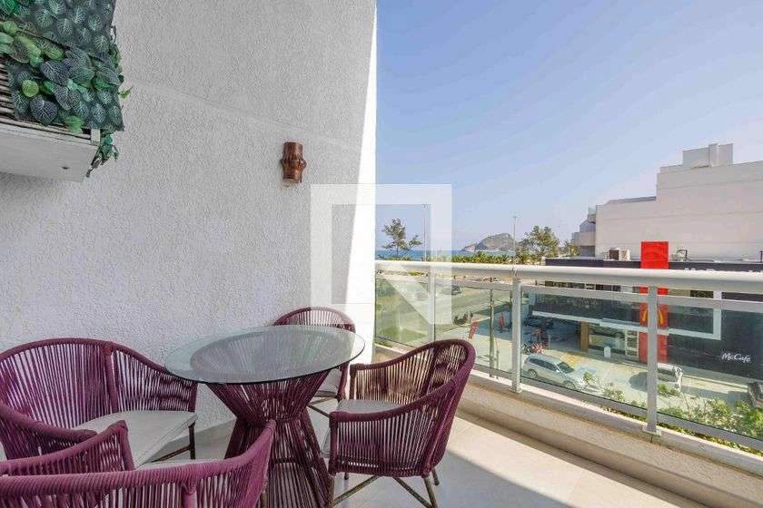 Furnished 73 m² apartment with 2 en-suite bedrooms — photo 4
