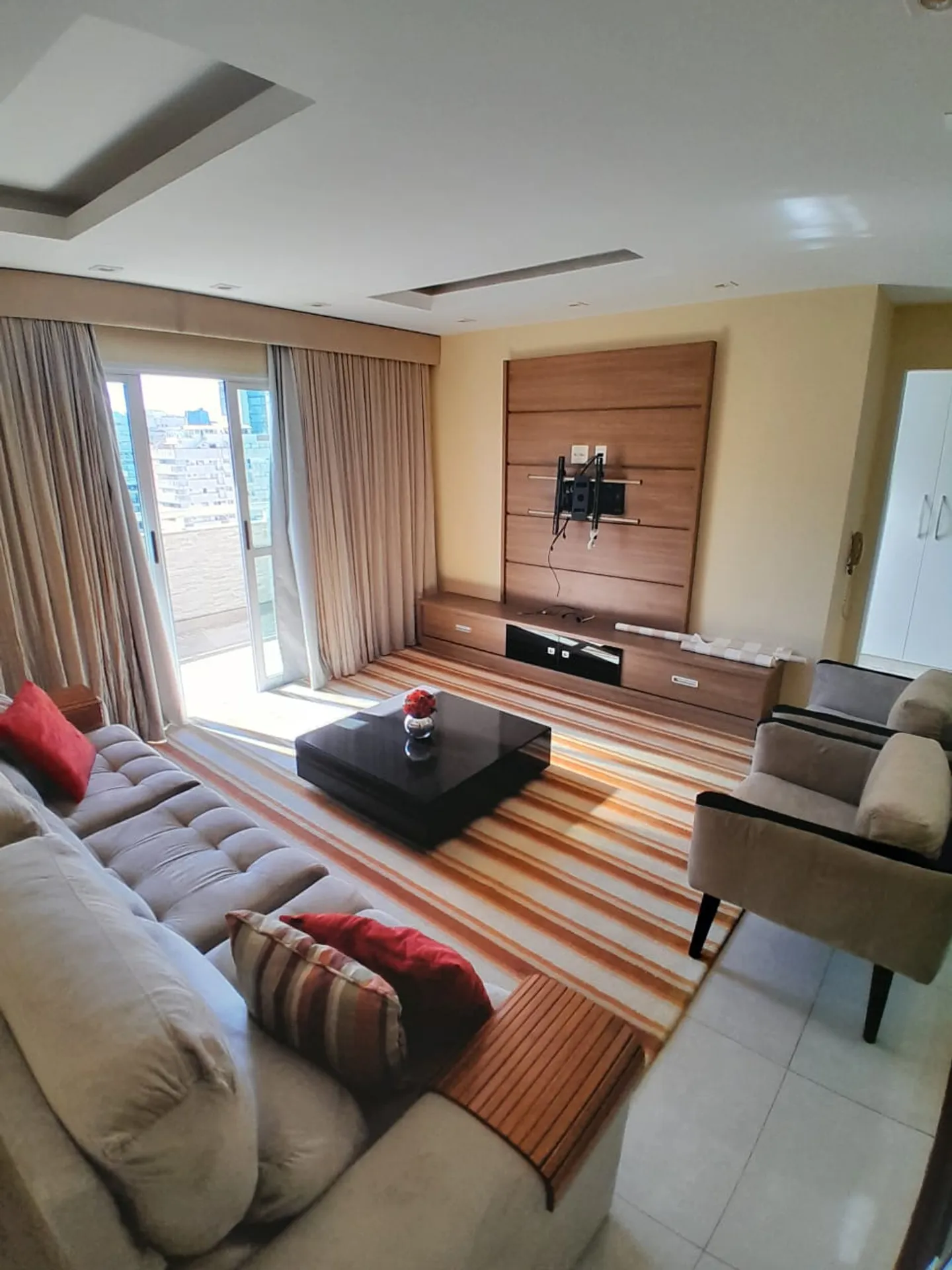 Apartment with 4 bedrooms, 3 bathrooms and built-in storage — photo 2