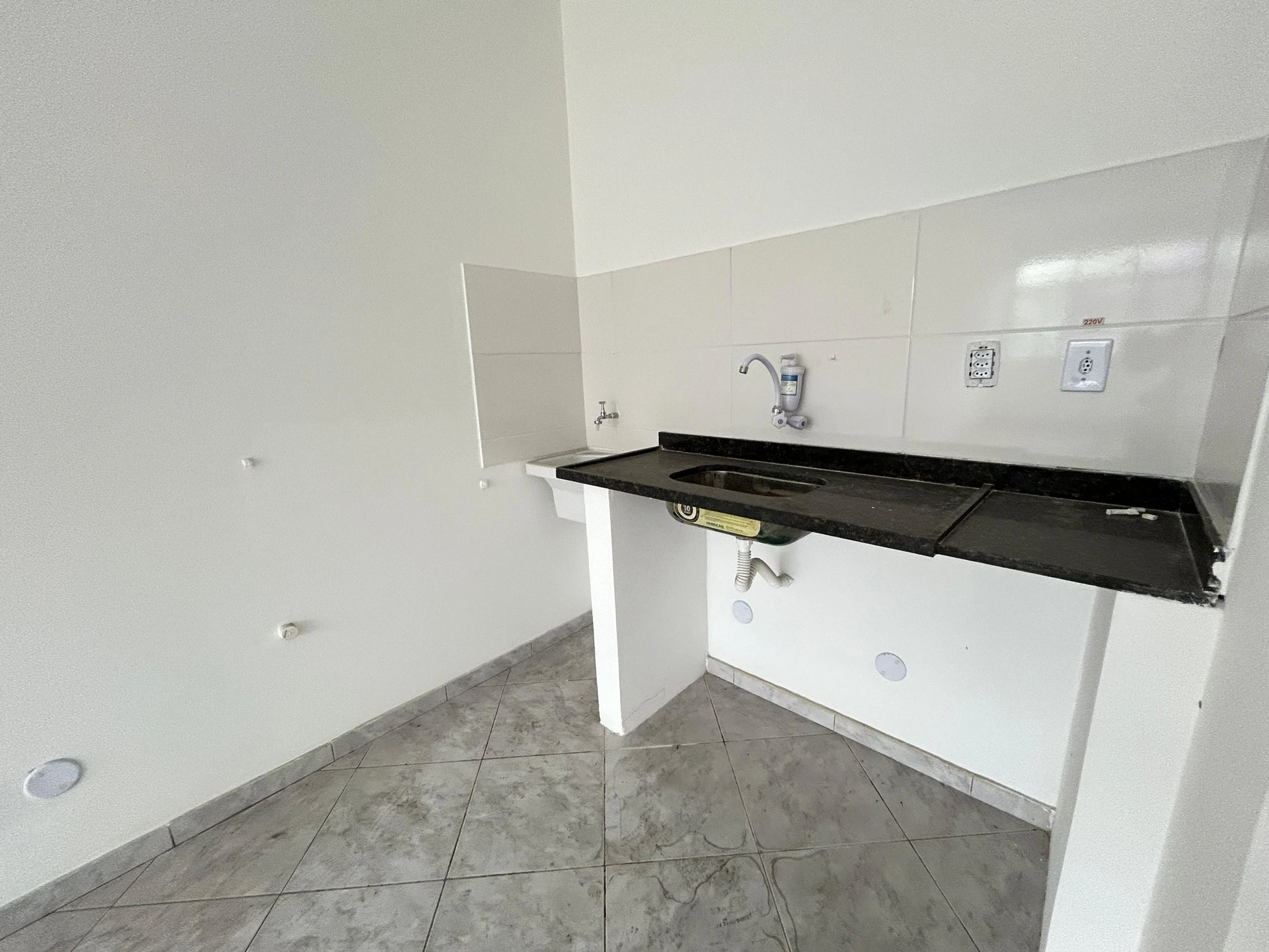 Unfurnished studio rental with 1 bedroom, 1 bathroom — photo 3