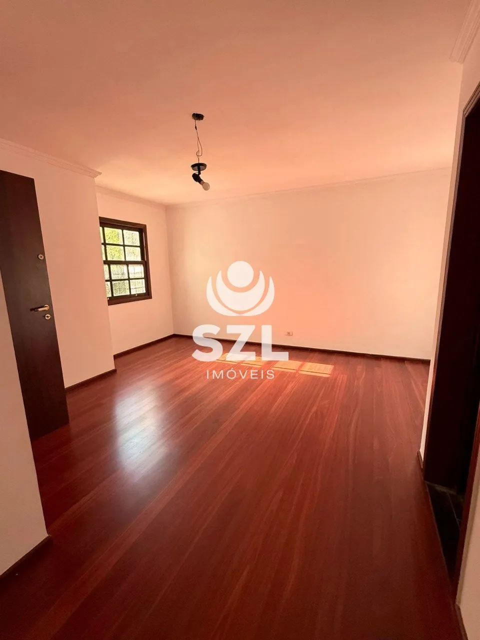 House with 5 bedrooms and 5 parking spaces — photo 8