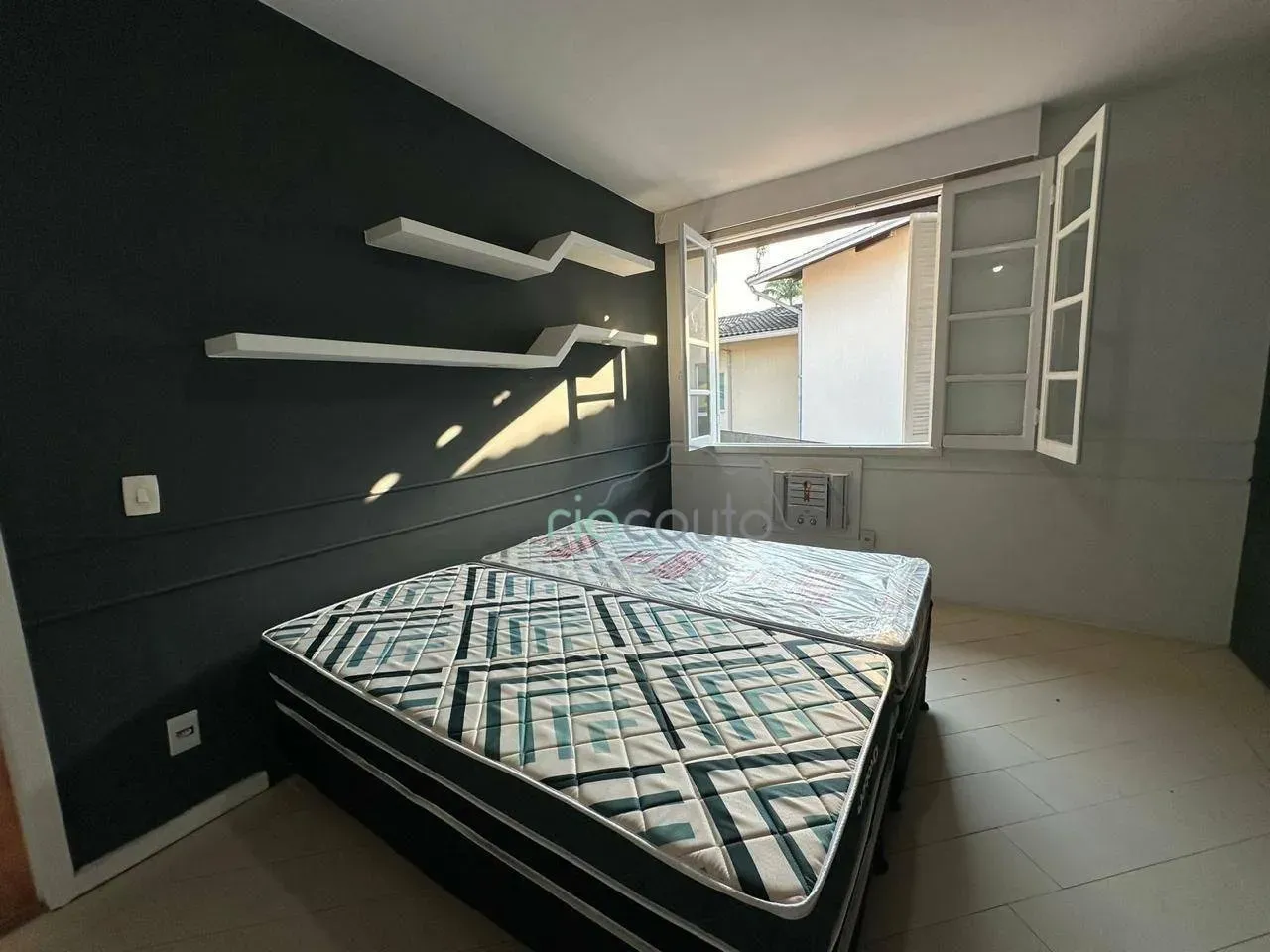 Casa com 5 quartos, 990 m² e 2 vagas, perto das janelas — photo 90