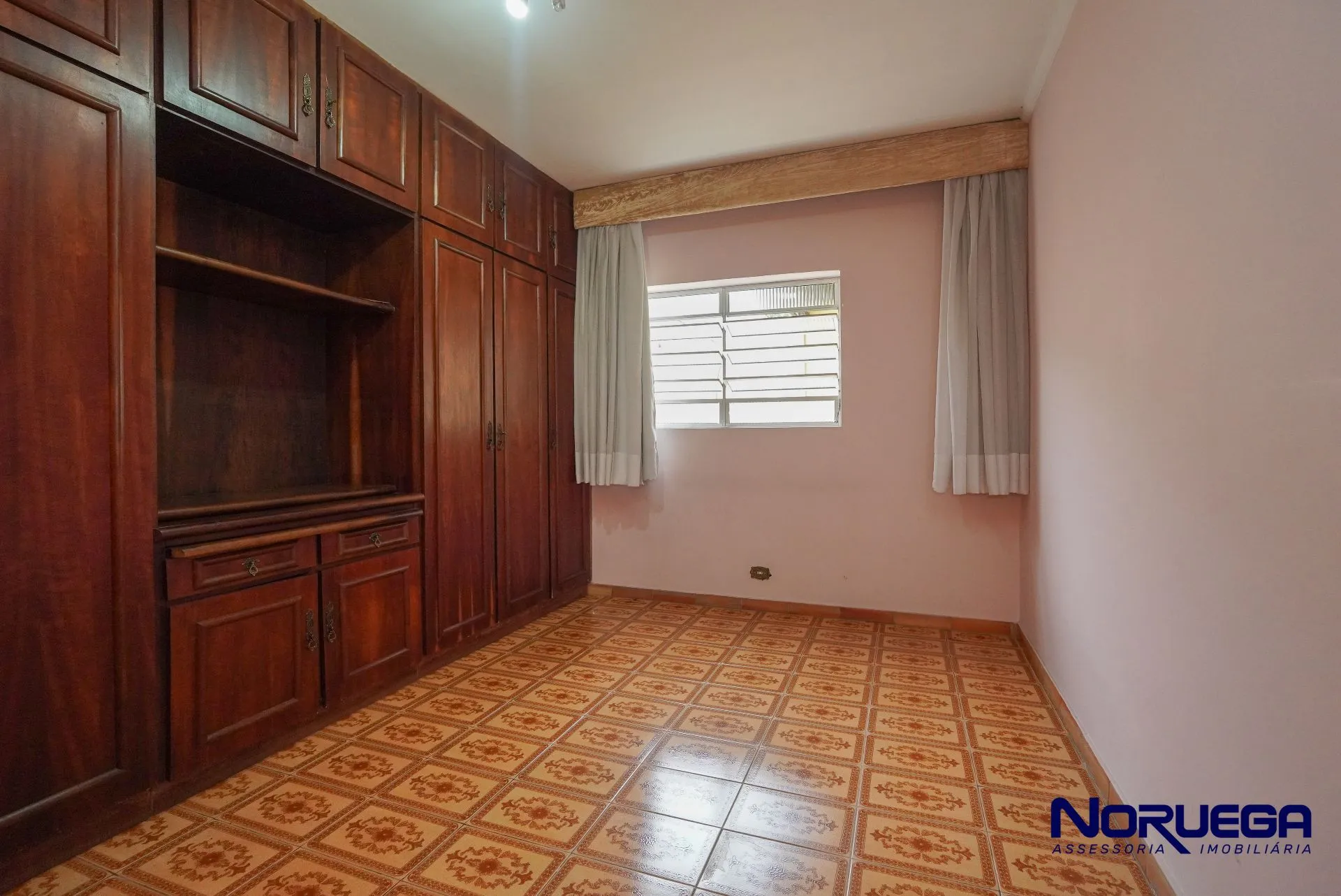 Ванна и 2 спальни: дом 140 м² — photo 12