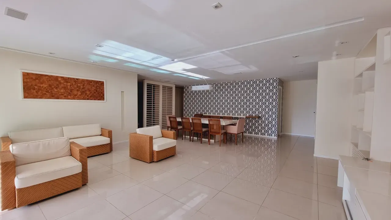 Apartment with open-plan kitchen and 4 bedrooms — photo 8