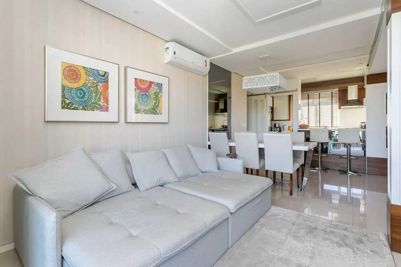 3-bedroom apartment in a building with a gym