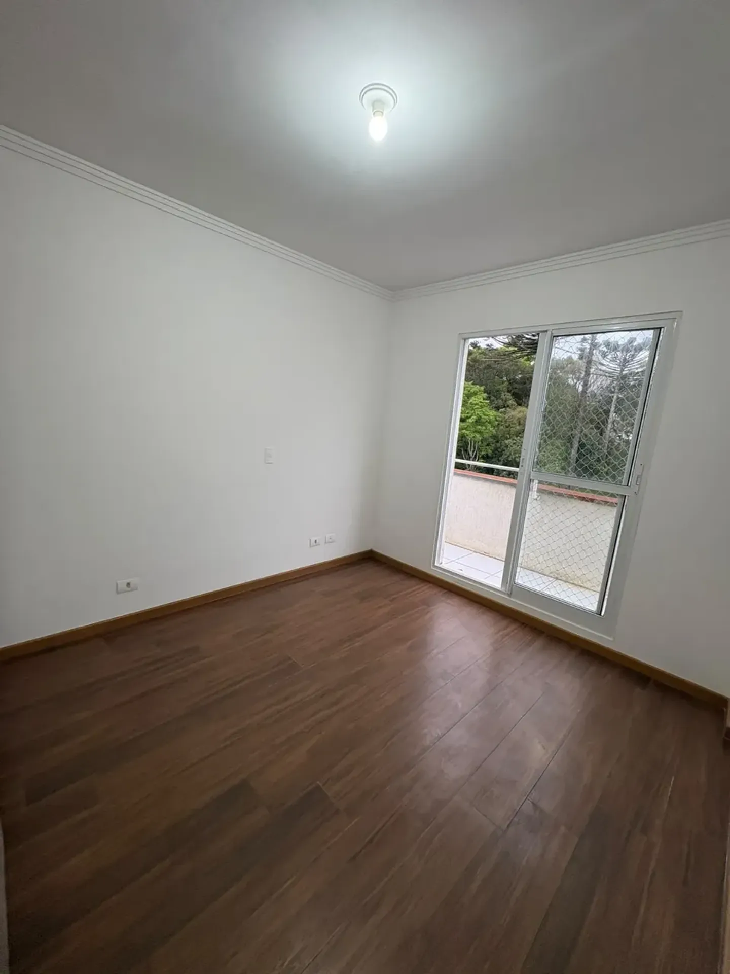 Apartment on the 3rd floor with wood or laminate floors — photo 5
