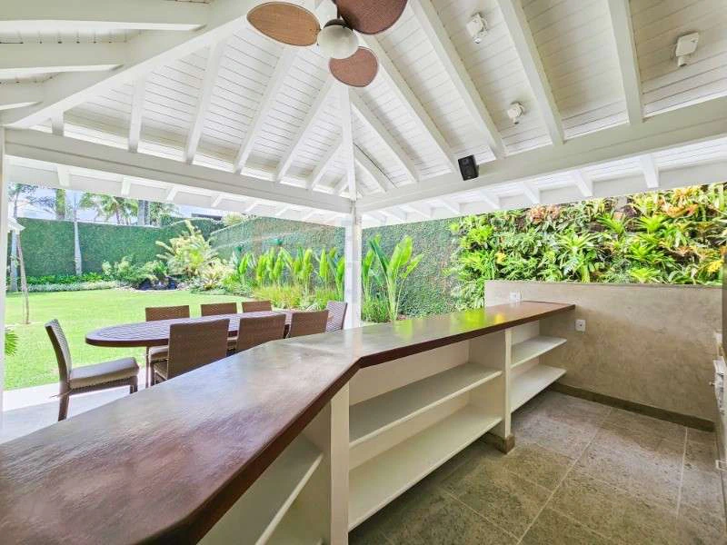 832 m² house with 6 bedrooms and an open-plan kitchen — photo 17
