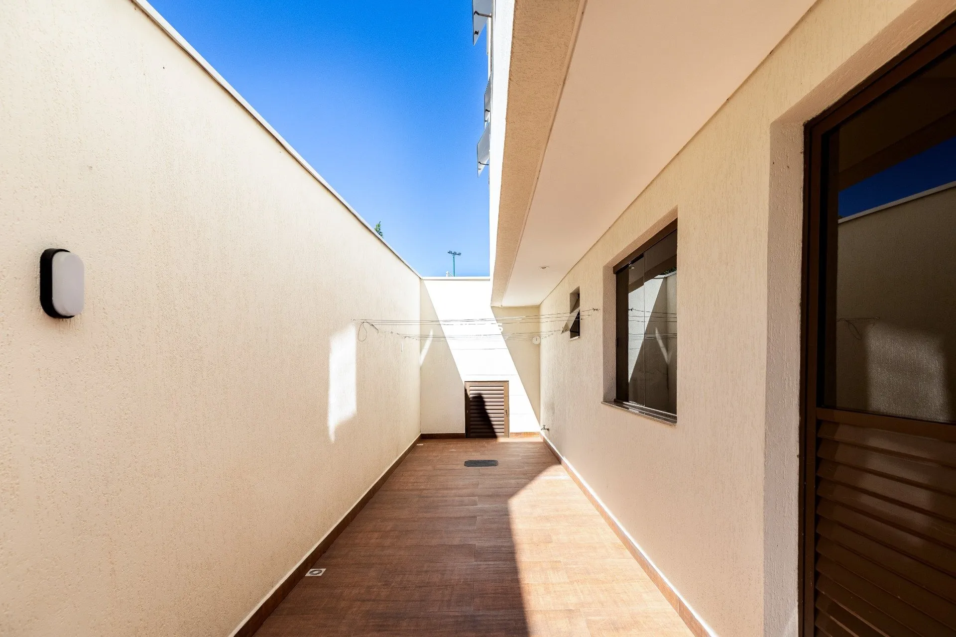 House with 4 bedrooms, 8 parking spaces in a condo — photo 13