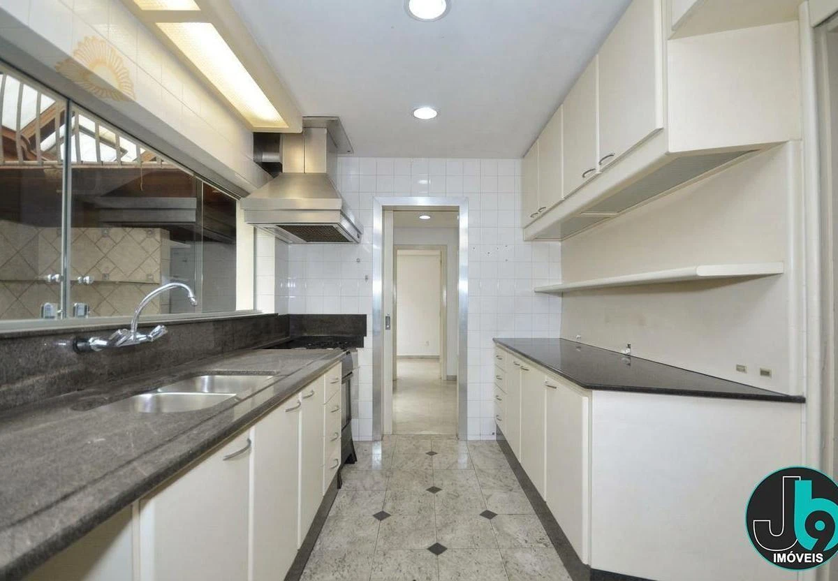 Casa para alugar com 4 quartos e 302 m²