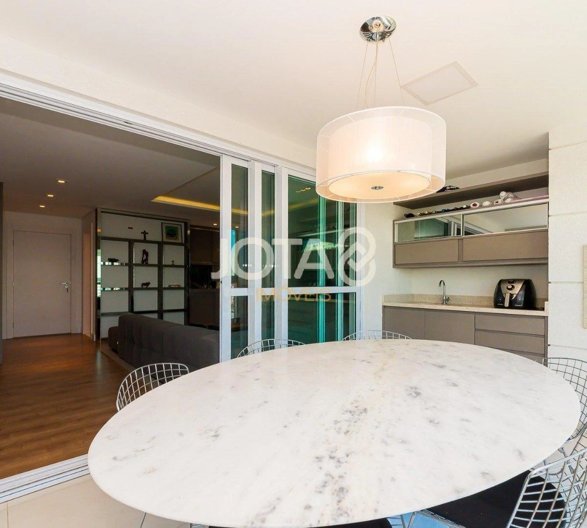 Furnished 155 m² apartment with 3 bedrooms and 1 en-suite — photo 13