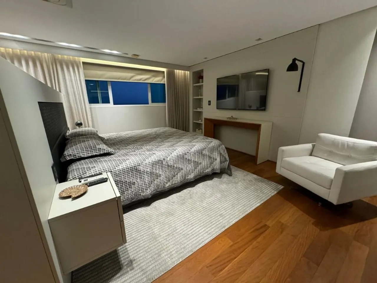 Floor-to-ceiling windows in a 3-bedroom apartment, 260 m² — photo 4